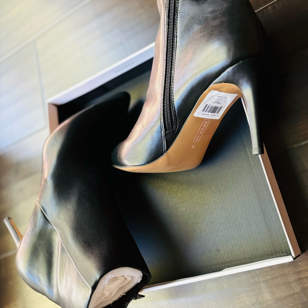Pre-owed Steven NY ankle boots, size 11, black , brand new with box - Picture 3 of 4